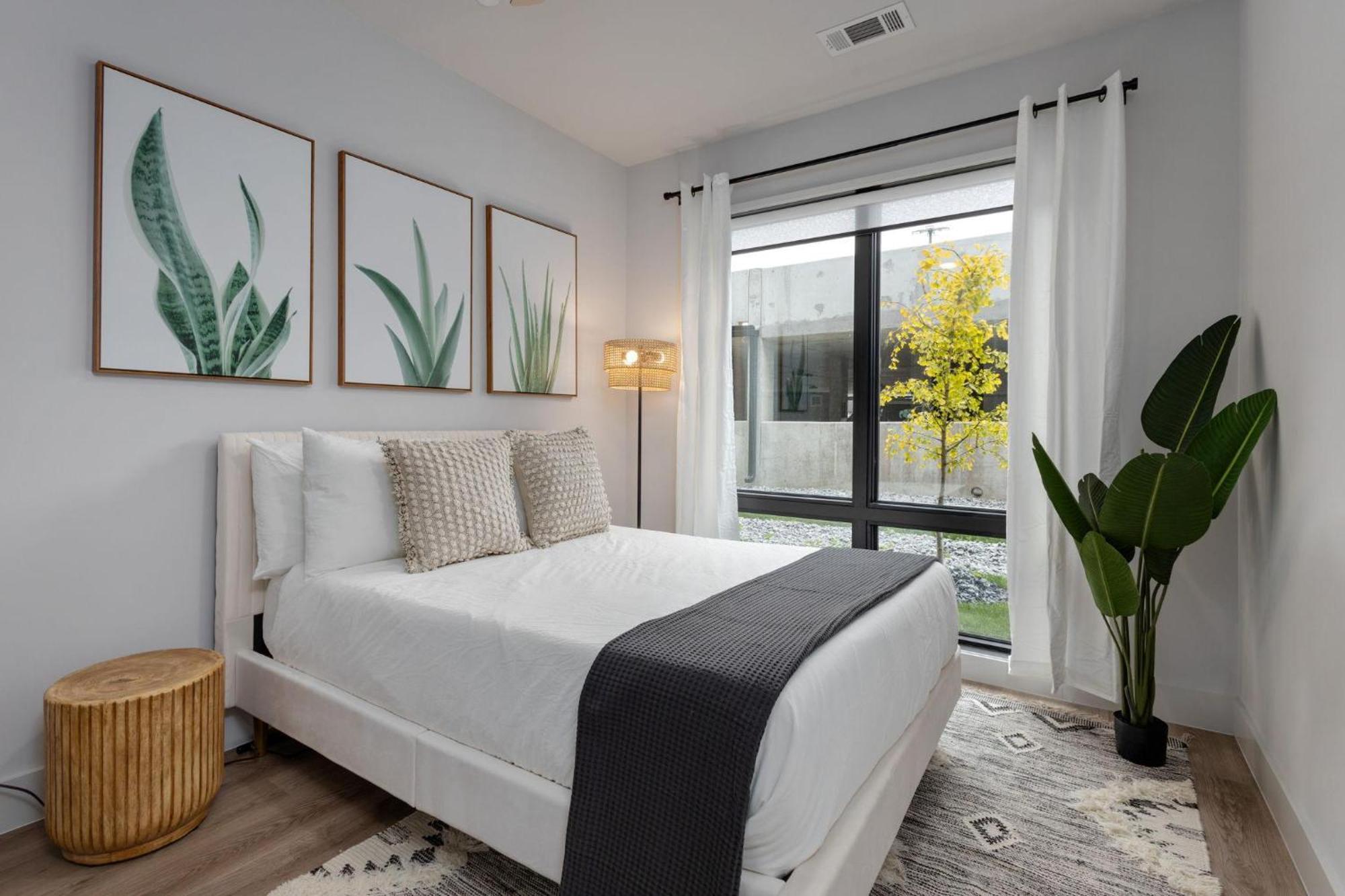 Savanna - Heart Of Midtown - Odyssey At The Park * Nashville