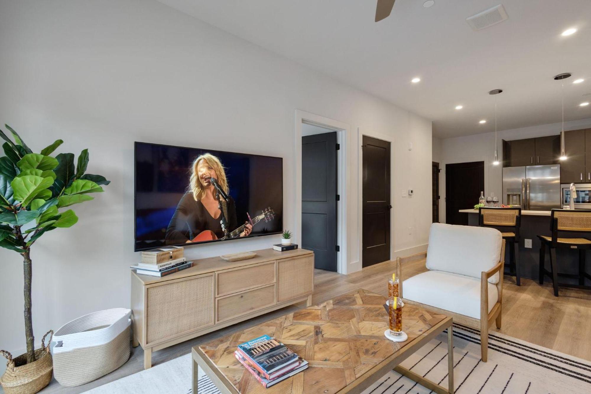 Savanna - Heart Of Midtown - Odyssey At The Park Nashville
